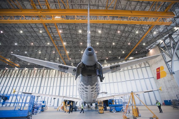 Hangar De Iberia En El Prat