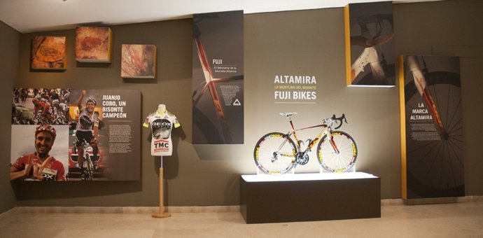 Bicicleta De Juanjo Cobo En El Museo  Altamira 