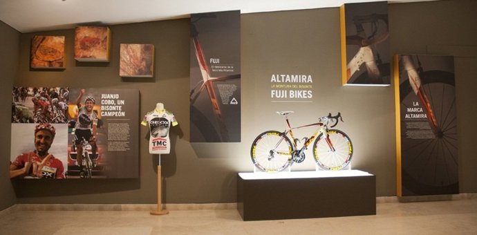 Bicicleta De Juanjo Cobo En El Museo  Altamira 