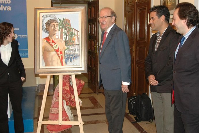 El Alcalde De Huelva, Junto Al Pregonero Y La Realizadora Del Cartel. 