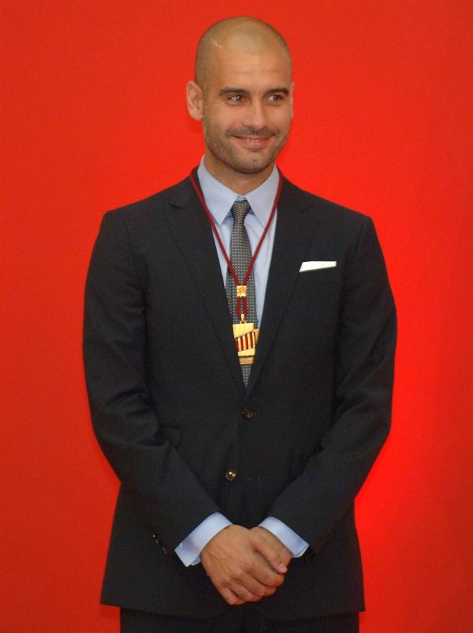 Pep Guardiola Recibiendo Un Premio