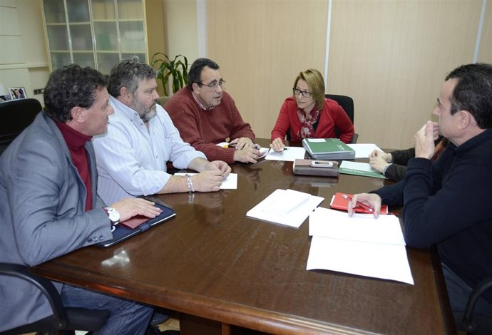 Reunión De Los Trabajadores Municipales De Los Palacios Con La Junta