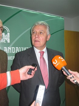 El Consejero De Gobernación Y Justicia, Francisco Menacho, En Huelva.