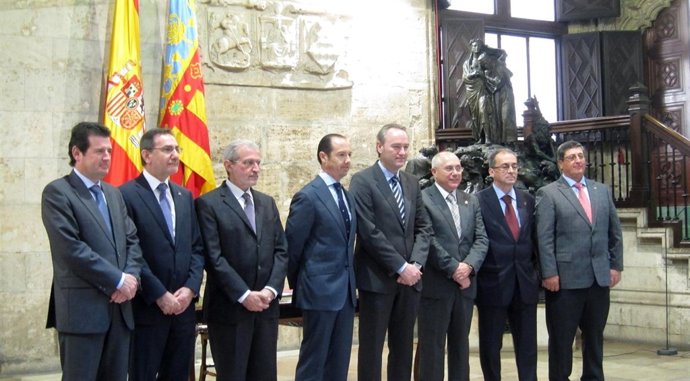 Císcar Y Fabra Con Los Rectores De Las Universidades Públicas Y La VIU