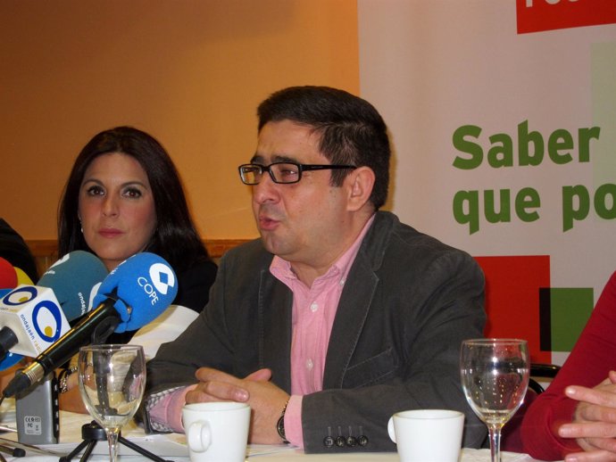 Ángeles Férriz Y Francisco Reyes, En La Rueda De Prensa.