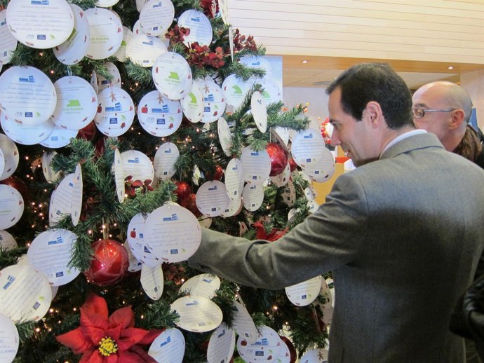 El Consejero De Asuntos Sociales, Salvador Victoria