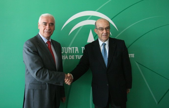 El Consejero De Turismo, Luciano Alonso, Con El Representante De Dorna GP Jerez