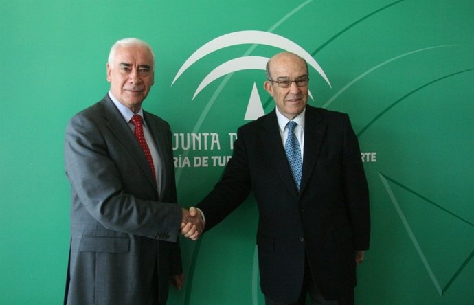 El Consejero De Turismo, Luciano Alonso, Con El Representante De Dorna GP Jerez