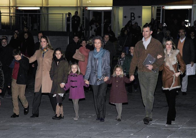 La Familia Real Saliendo Del Circo Del Sol 