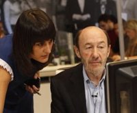 Los diputados Juan Moscoso y María González serán portavoces de la candidatura de Rubalcaba