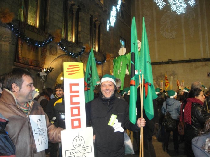 Funcionarios Se Concentran El Lleida Contra Los Recortes