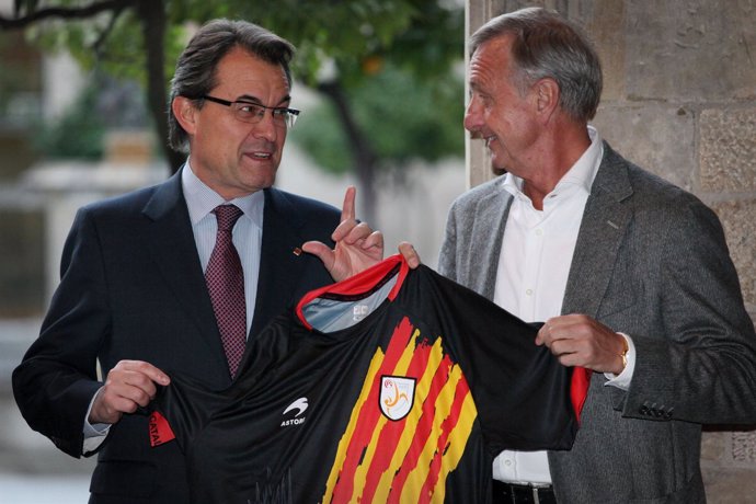 Artur Mas Se Encuentra Con El Seleccionador De Catalunya Johan Cruyff
