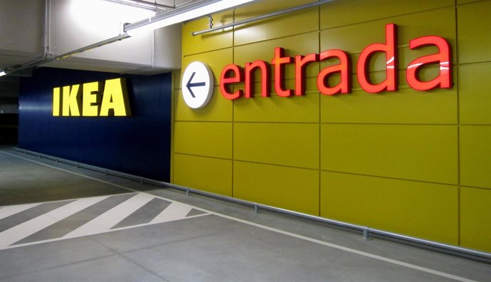Entrada A Tienda De Ikea En Arroyo De La Encomienda (Valladolid)