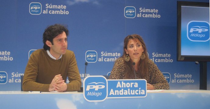 Francisco José Martín Y Ana Mata En Rueda De Prensa