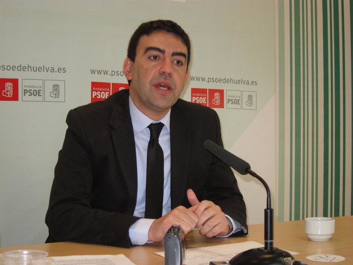 El Portavoz Del Grupo Parlamentario Socialista, Mario Jiménez. 