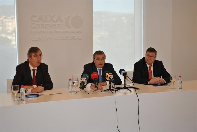 De Izquierda A Derecha: El Director General, Vicente Penadés; El Presidente, Raf