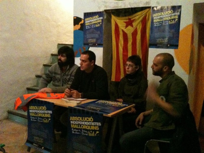 Los Cuatro Acusados Durante La Rueda De Prensa.