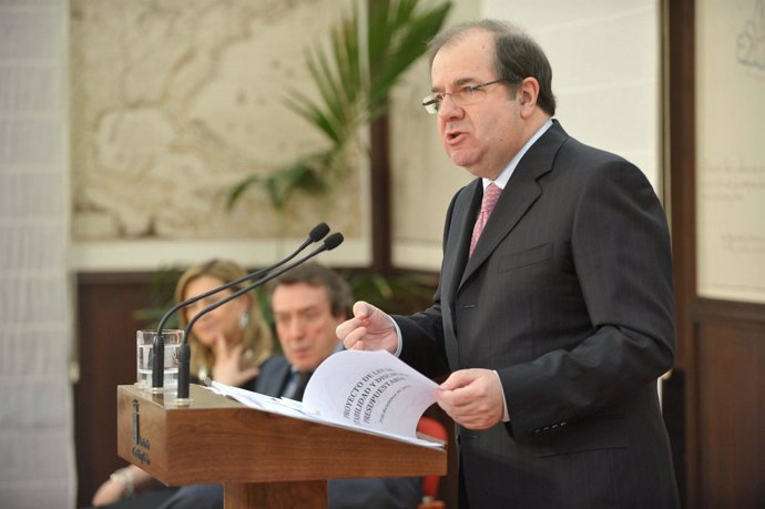 El Presidente De La Junta, Juan Vicente Herrera, Presenta El Paquete De Medidas 