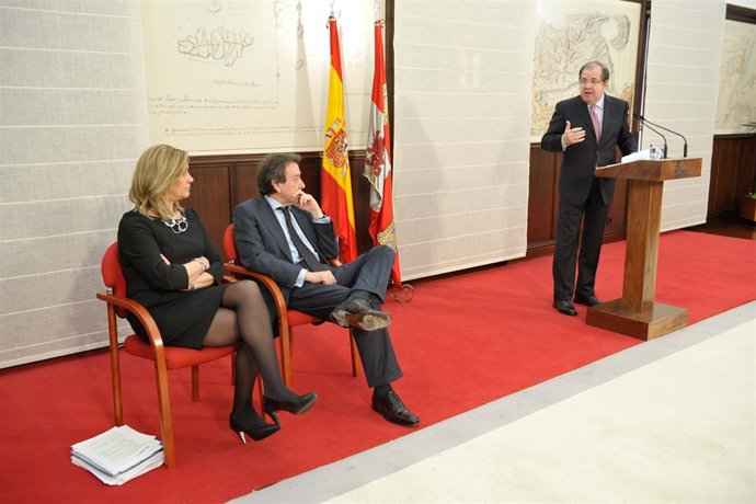 Herrera Junto A Del Olmo Y De Santiago-Juárez