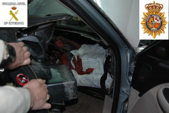 Audi Con Un Inmigrante Oculto Por La Red Desarticulada