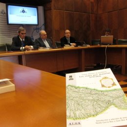 Por La Izquierda, Cosmen, Gotor Y Ruiz De La Peña, Durante La Presentación.