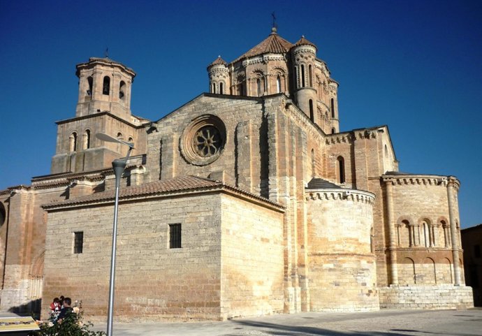 Fachada De La Real Colegiata De Santa María La Mayor De Toro (Zamora)