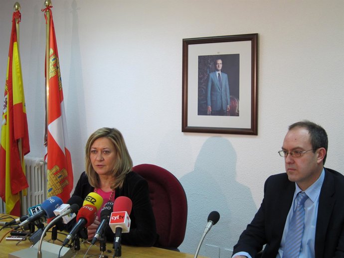 La Consejera De Hacienda Tras La Mesa De La Función Pública