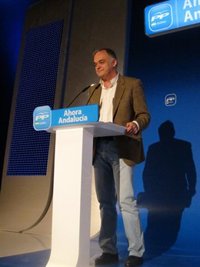 González Pons acusa al PSOE de "ocultar" el déficit 