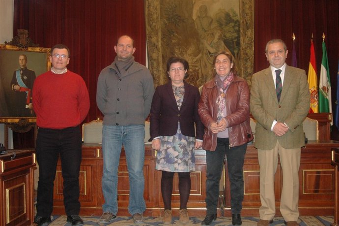 Fuentes (Dcha.) Y Sánchez (Centro), Con Los Firmantes De Los Convenios