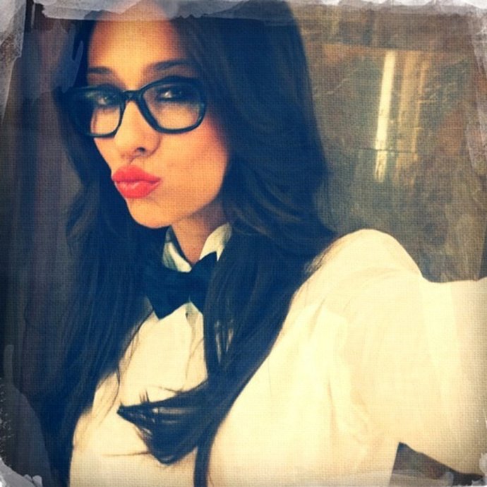 Jennifer Love Hewit Posando Con Gafas