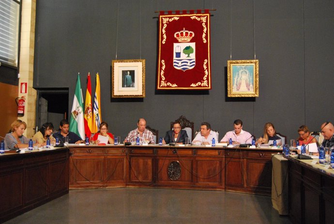 Pleno Del Ayuntamiento De Isla Cristina, Presidido Por María Luisa Faneca.
