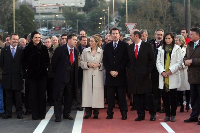 Alberto Núñez Feijóo, acompañado pola ministra de Fomento, Ana Pastor, e polo co