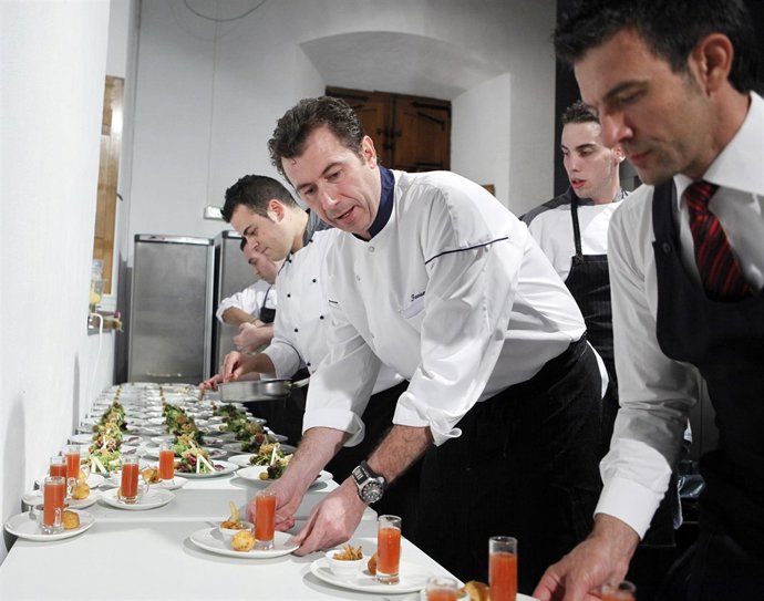 Cocineros Del Alhambra En El Ciclo De Cenas Gourmet.