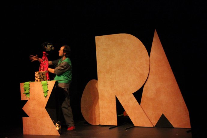 Una De Las Actuaciones Del Teatro