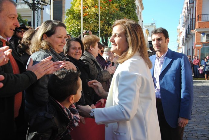 La Ministra Báñez Visita San Juan Del Puerto (Huelva)