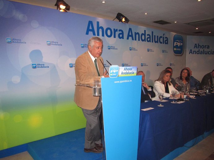 El Presidente Del PP-A, Javier Arenas, En Un Acto En Huelva Con Fátima Báñez.