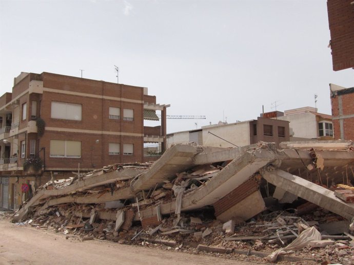 Casa Totalmente Derrumbada En Lorca Tras Los Seísmos Del 11 De Mayo De 2011