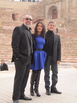 Alex de la Iglesia, con Salma Hayek y José Mota en Cartagena