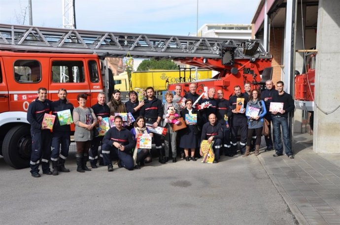 Bomberos Murcia Entregan A Asociaciones Los Juguetes Recogidos En Una Campaña