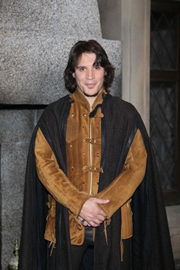 El Actor Sergio Peris-Menchieta Vestido De Época
