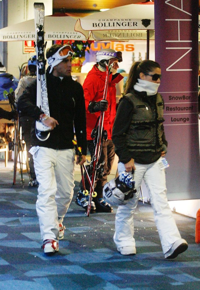 Elena Tablada Y Su Novio Disfrutan De La Nieve En Baqueira