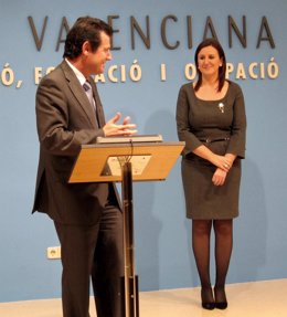 María José Català Y José Císcar, Durante El Traspaso De Competencias