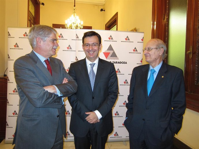 Alfonso Datis (Izda) Y Román Escolano (Centro) En Un Descanso De Las Jornadas