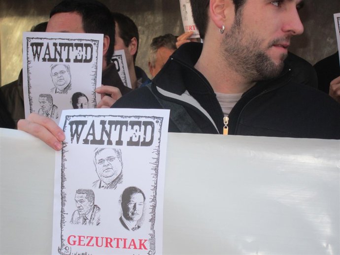 Concentración De Trabajadores De Metro Bilbao Ante Gobierno Vasco