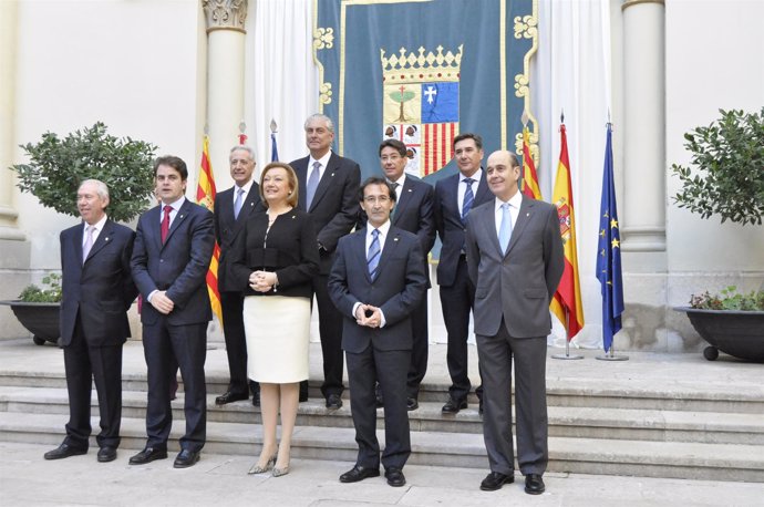 La Presidenta Y Ocho Consejeros Del Gobierno De Aragón Tras La Remodelación.
