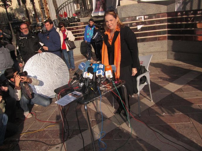 Esther Chavez, Portavoz De La Familia Materna De Ruth Y José.