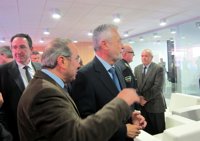 Griñán anima a los posibles candidatos a la Secretaría General a "hablar mucho más de política y menos de poder"