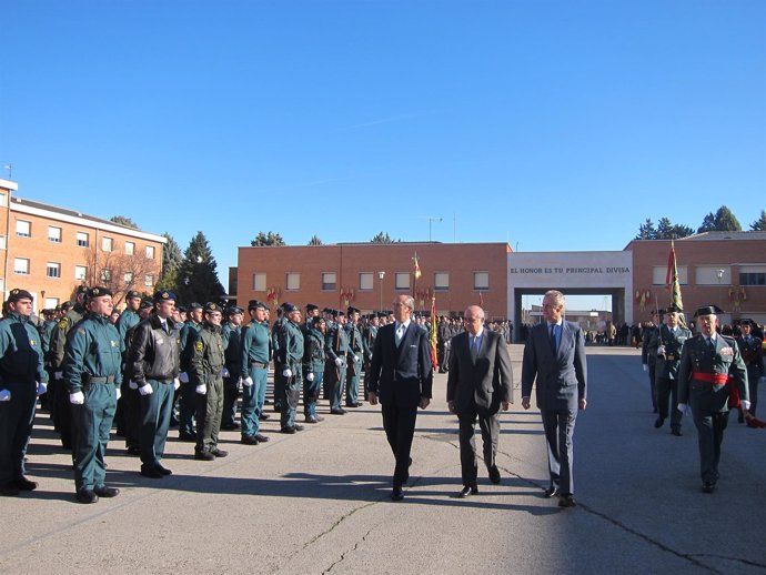 El Nuevo Director De La Guardia Civil Con Los Ministros De Interior Y Defensa