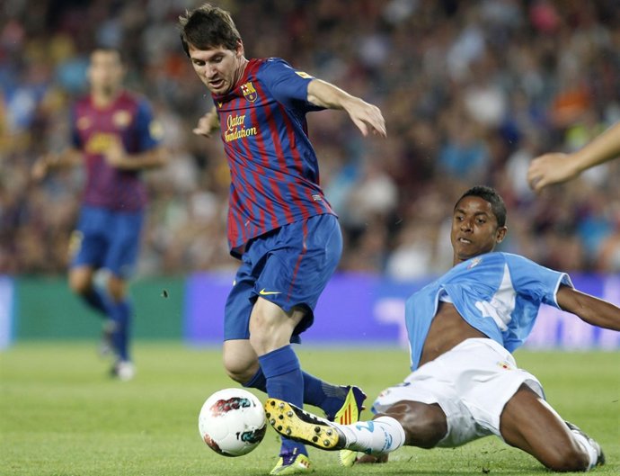 Messi Desborda A Un Jugador De Osasuna La Goleada Por 8-0