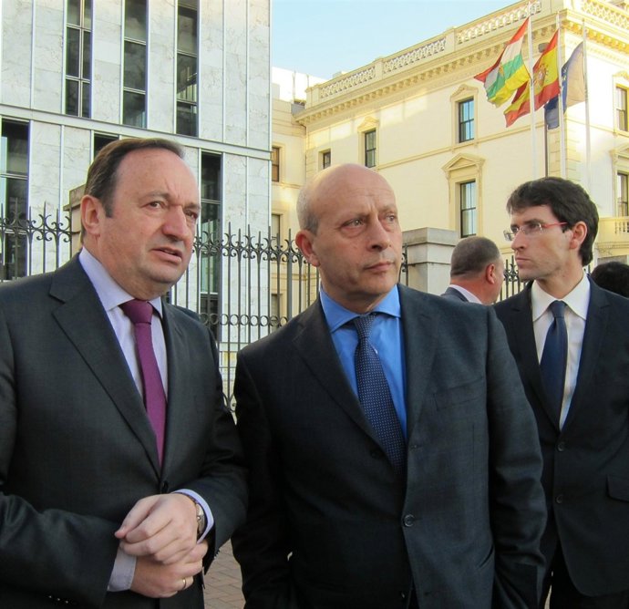 Presidente Gobierno La Rioja Pedro Sanz Y Ministro Educación José Ignacio Wert